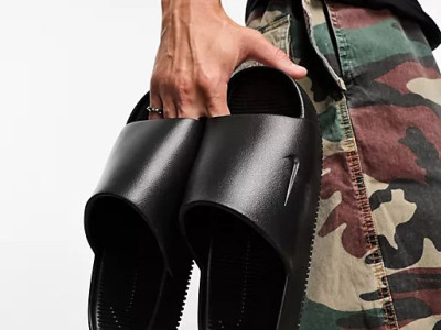 Dép thể thao NIKE CALM SLIDES on feet size nam nữ cao su đúc nguyên khối chống nước hàng replica 1:1 giá rẻ HCM | NeverStopShop.com