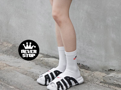 Dép nam nữ NIKE UPTEMPO SLIDES on feet dép thể thao hàng replica 1:1 auth real chính hãng giá rẻ tốt nhất HCM | NeverStopShop.com