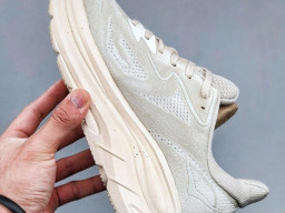 Giày chạy bộ siêu nhẹ êm Hoka Clifton 10 Trắng Kem nam nữ giá tốt tại NeverStop Sneaker Shop Giày thể thao chạy bộ Hoka Clifton 10 Trắng Kem nam nữ chuyên thể thao replica 1:1 like auth real chính hãng giá rẻ tốt nhất tại NeverStopShop.com HCM