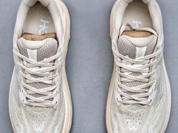 Giày chạy bộ siêu nhẹ êm Hoka Clifton 10 Trắng Kem nam nữ giá tốt tại NeverStop Sneaker Shop Giày thể thao chạy bộ Hoka Clifton 10 Trắng Kem nam nữ chuyên thể thao replica 1:1 like auth real chính hãng giá rẻ tốt nhất tại NeverStopShop.com HCM