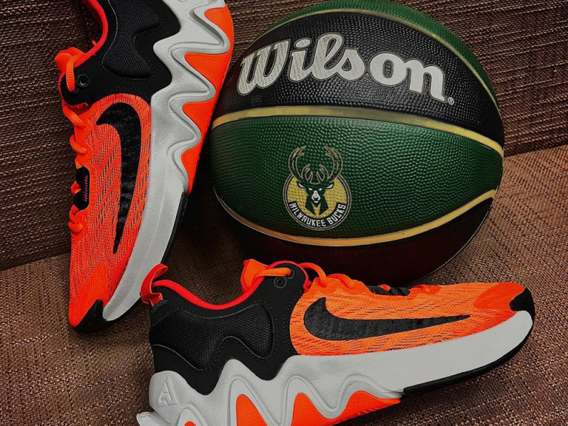 giannis immortality on feet