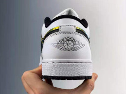 Giày Nike Jordan 1 Low Trắng Vàng nam nữ hàng chuẩn sfake replica 1:1 real chính hãng giá rẻ tốt nhất tại NeverStopShop.com HCM