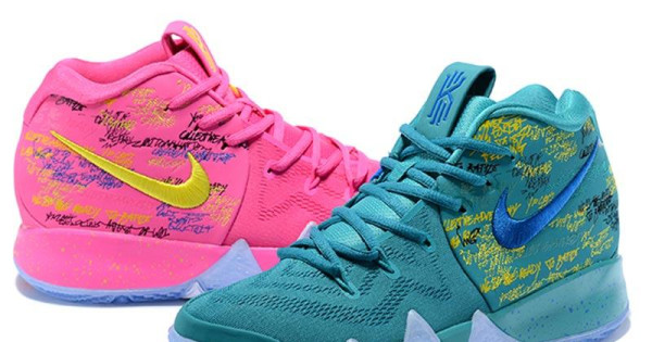 vapormax plus black university gold