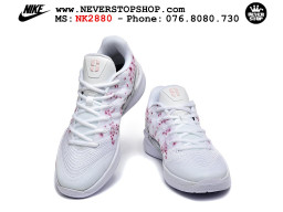 Giày bóng rổ outdoor Nike Sabrina 3 Trắng Hồng cổ thấp mẫu mới, nhẹ êm thoáng khí đế XDR chống mòn bám rít sân NeverStopShop.com Giày thể thao Nike Sabrina 3 Trắng Hồng nam nữ bản siêu cấp rep 1:1 chuẩn real chính hãng authentic giá rẻ tốt nhất tại NeverStopShop.com